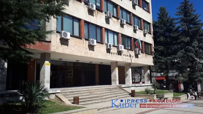 Районен съд Дупница остави в ареста двама обвиняеми за грабеж със заплашване и дегизиране