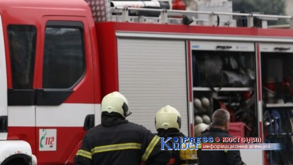 Пожар в Горни Коритен унищожи необитаема къща и постройка 
