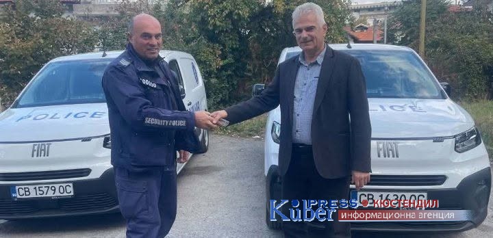 Ст. комисар Васил Йоцов директор-ОДМВР Кюстендил предостави нови автомобили на водачи на служебни кучета