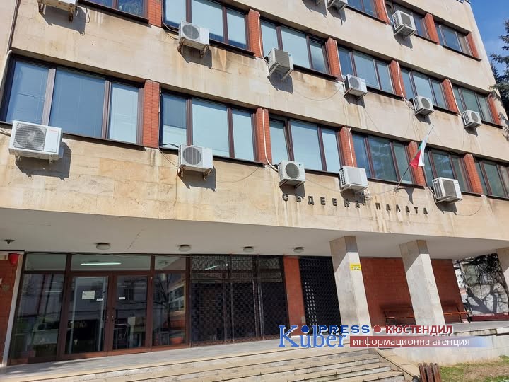 Районен съд Дупница с условна присъда за обвиняема със закана за убийство към разследващ полицай